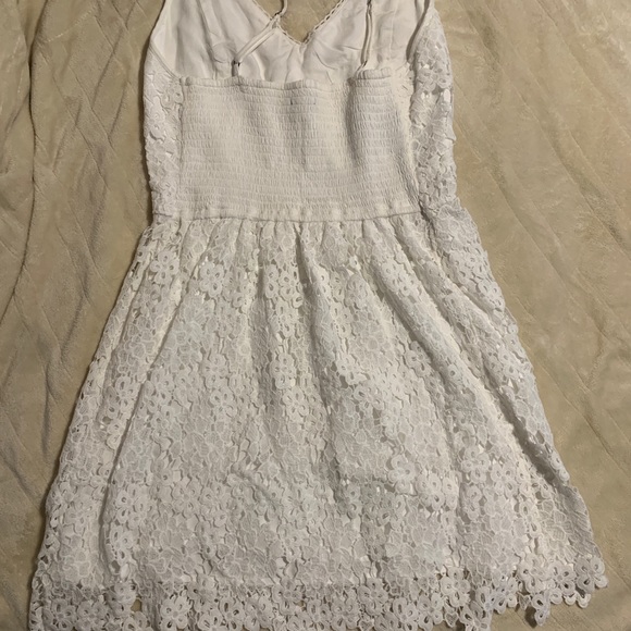 Abercrombie Mini White Floral Lace Dress - Picture 2 of 3